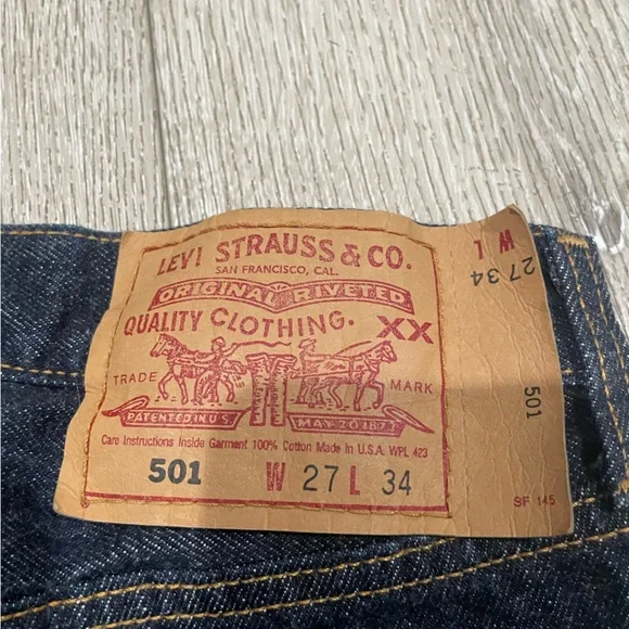 Nwot vintage 90s Levi’s 501 button fly jeans dark wash women’s 27x34 USA